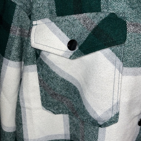 HFX Womens Shirt Jacket
Green White Shacket Pockets
Relaxed Fit Long sleeves - Picture 6 of 13